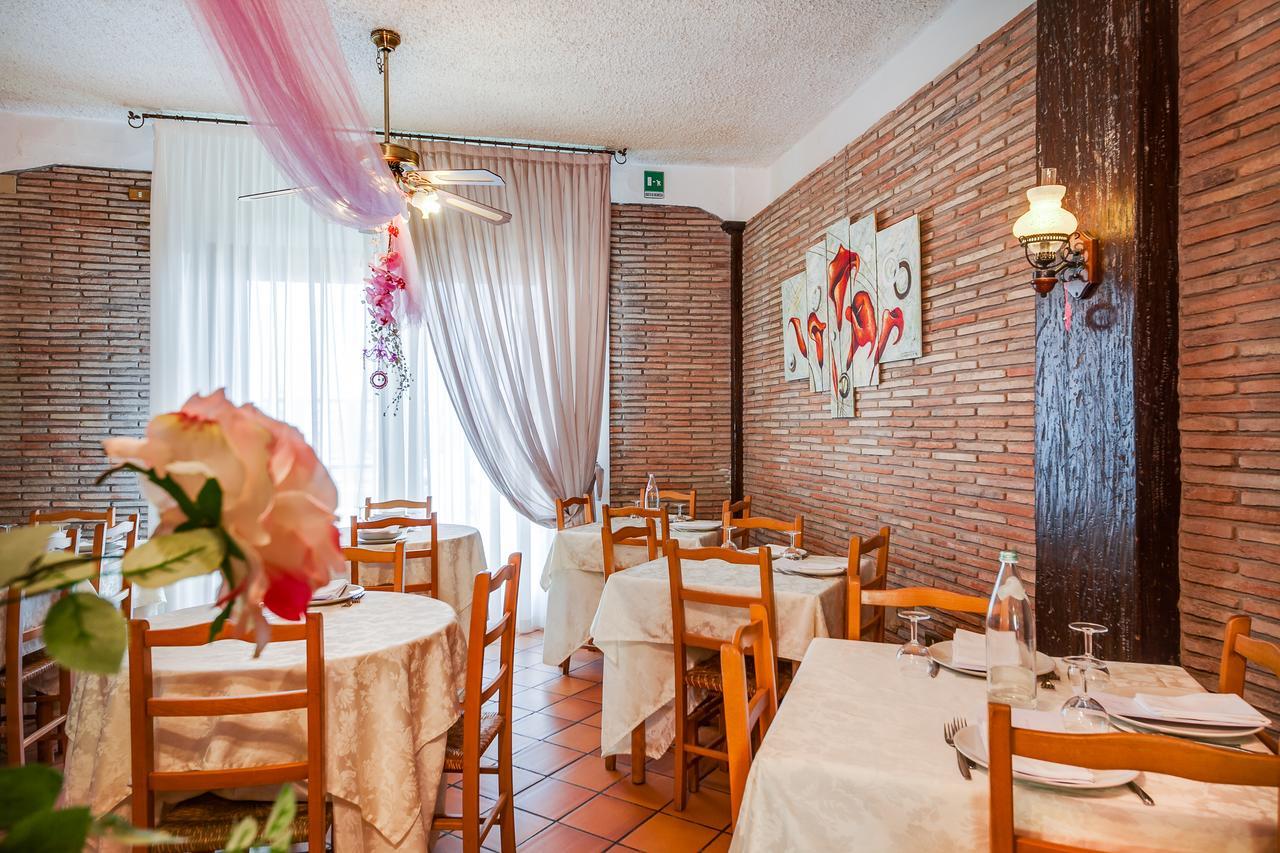 Hotel Villa Laura Rimini Exterior photo
