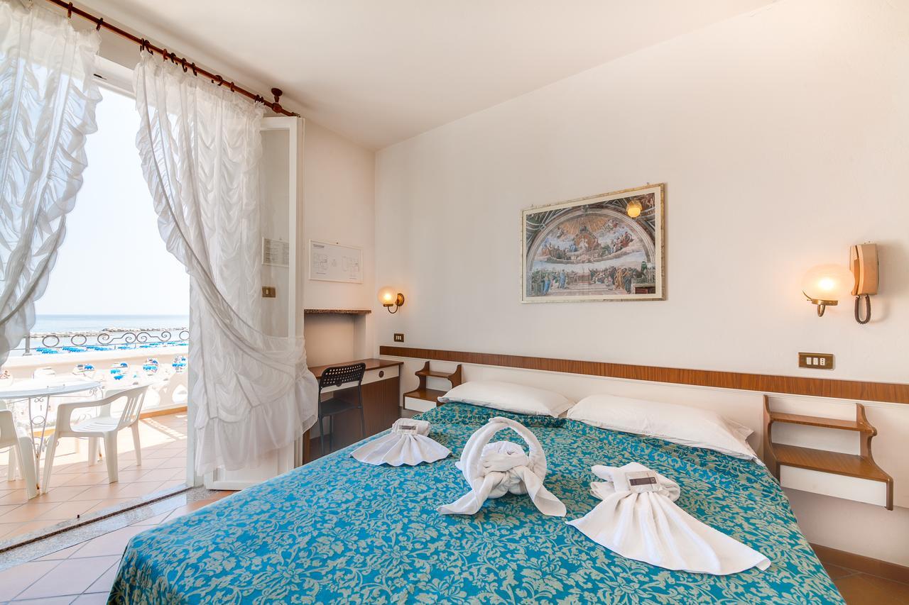 Hotel Villa Laura Rimini Exterior photo